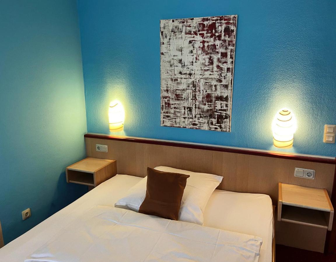 Hotel Stadt Hamburg Am Fluss Саарбрюккен Экстерьер фото