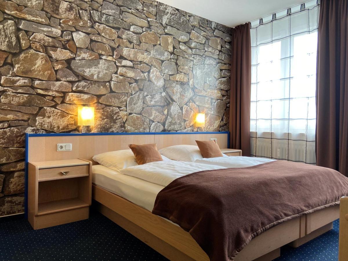 Hotel Stadt Hamburg Am Fluss Саарбрюккен Экстерьер фото