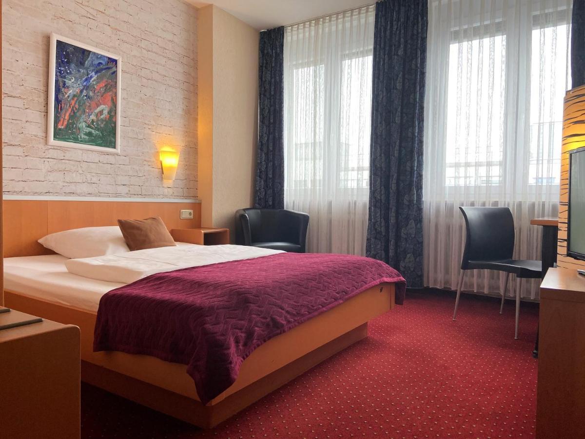 Hotel Stadt Hamburg Am Fluss Саарбрюккен Экстерьер фото