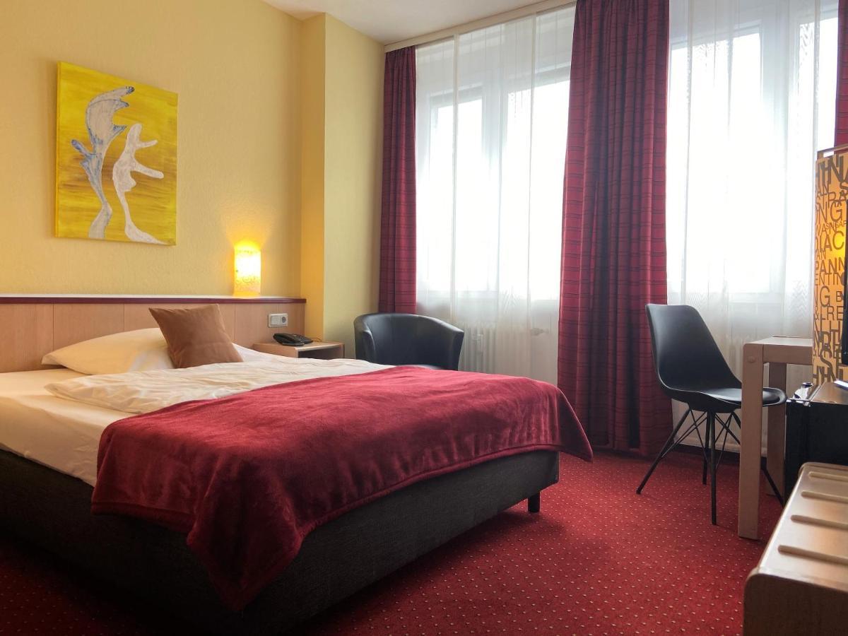 Hotel Stadt Hamburg Am Fluss Саарбрюккен Экстерьер фото