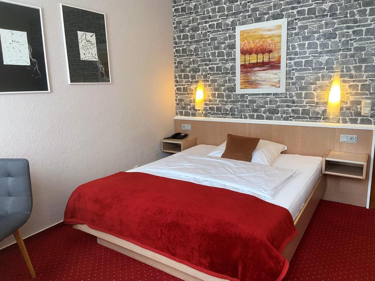 Hotel Stadt Hamburg Am Fluss Саарбрюккен Экстерьер фото