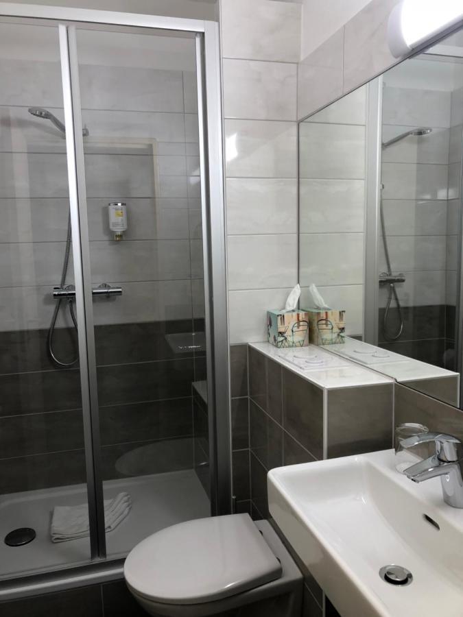 Hotel Stadt Hamburg Am Fluss Саарбрюккен Экстерьер фото