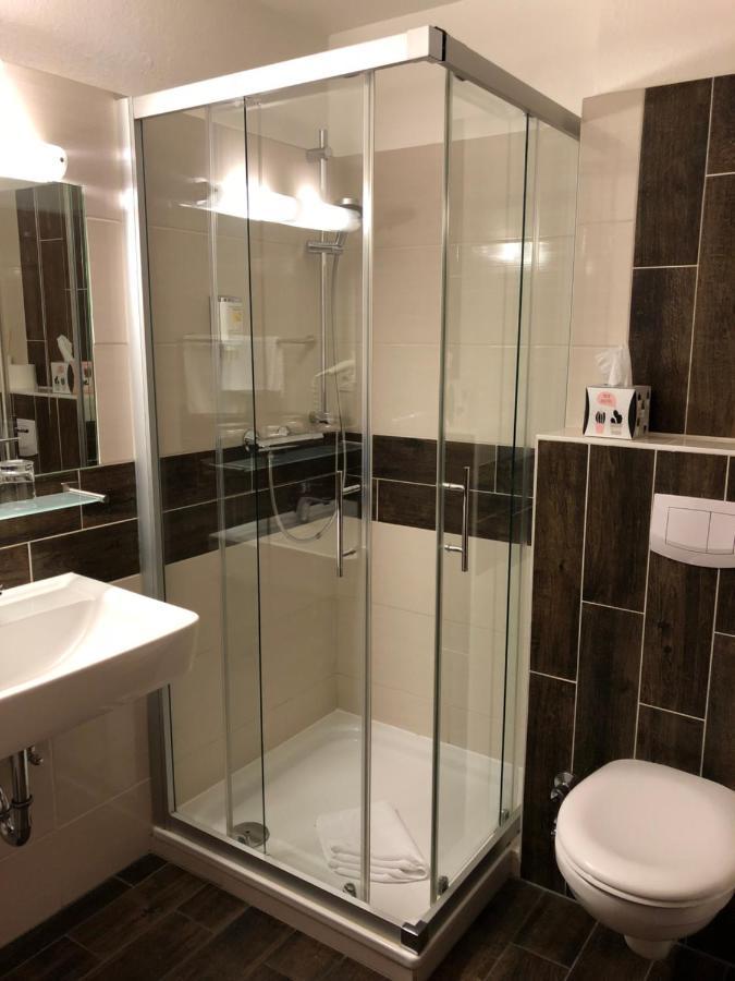 Hotel Stadt Hamburg Am Fluss Саарбрюккен Экстерьер фото