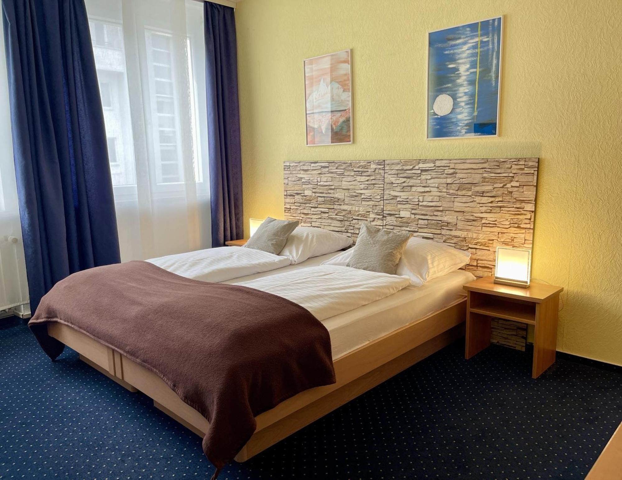 Hotel Stadt Hamburg Am Fluss Саарбрюккен Экстерьер фото