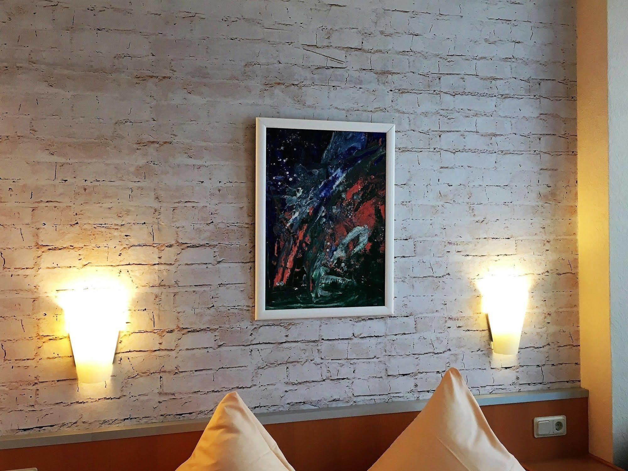 Hotel Stadt Hamburg Am Fluss Саарбрюккен Экстерьер фото